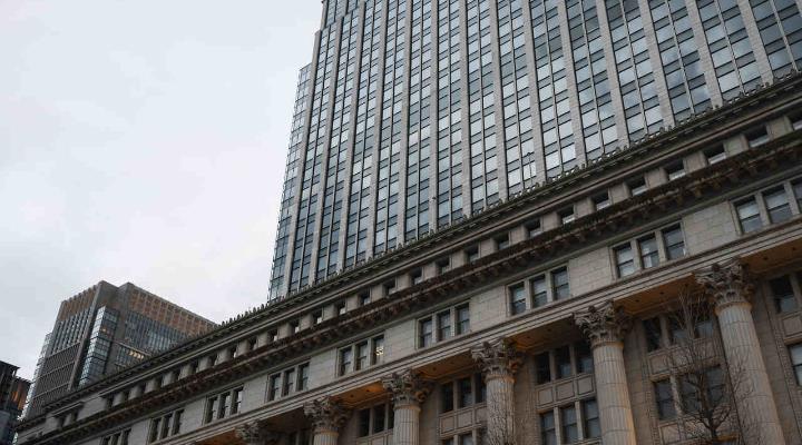 Conversión masiva de edificios bancarios obsoletos en viviendas asequibles