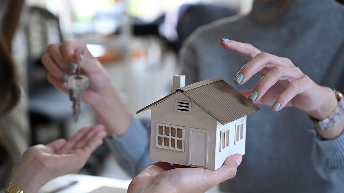 Does it make sense to buy a house in the fall? What is the Best Time to Buy a Home?